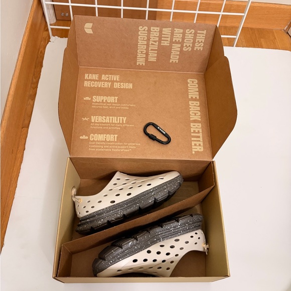 NWT - KANE FOOTWEAR - SIZE W7 or M5 (UNISEX) - Picture 6 of 14